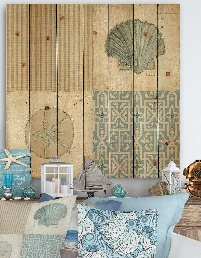 designq Beach Treasures Collage I - Traditional Bathroom Print on Natural Pine Wood