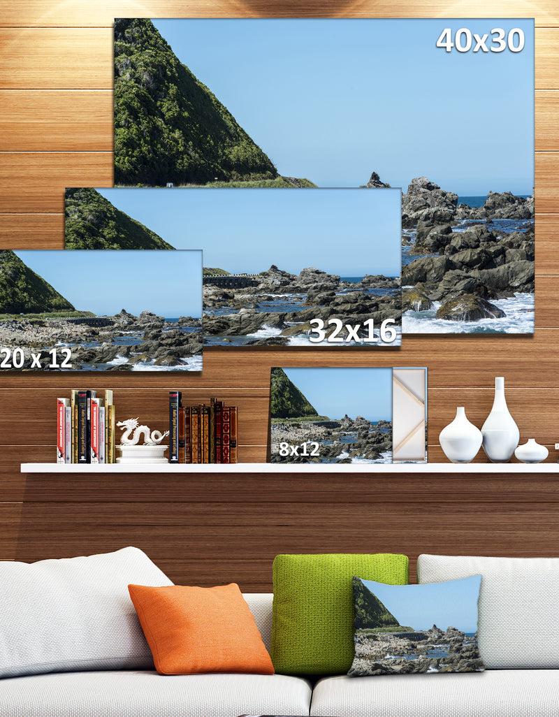 Designq Beautiful New Zealand Rocky Beach - Modern Seascape Canvas Artwork