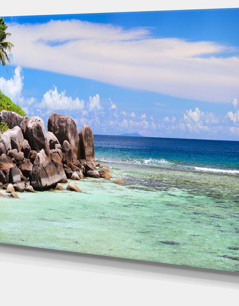 Designq Beautiful Seychelles Rocky Coast - Landscape Wall Art Canvas Print