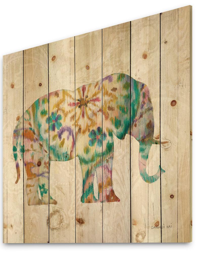 Designq Boho Paisley Elephant I - Bohemian & Eclectic Print On Natural Pine Wood