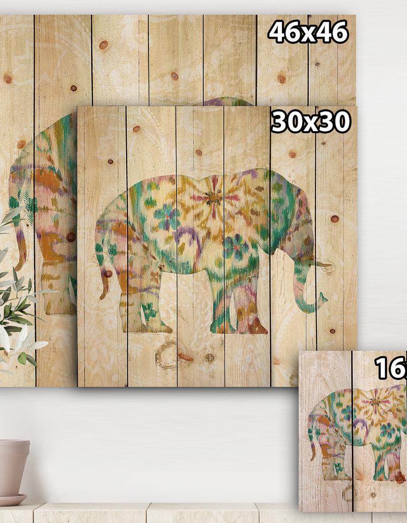Designq Boho Paisley Elephant I - Bohemian & Eclectic Print On Natural Pine Wood