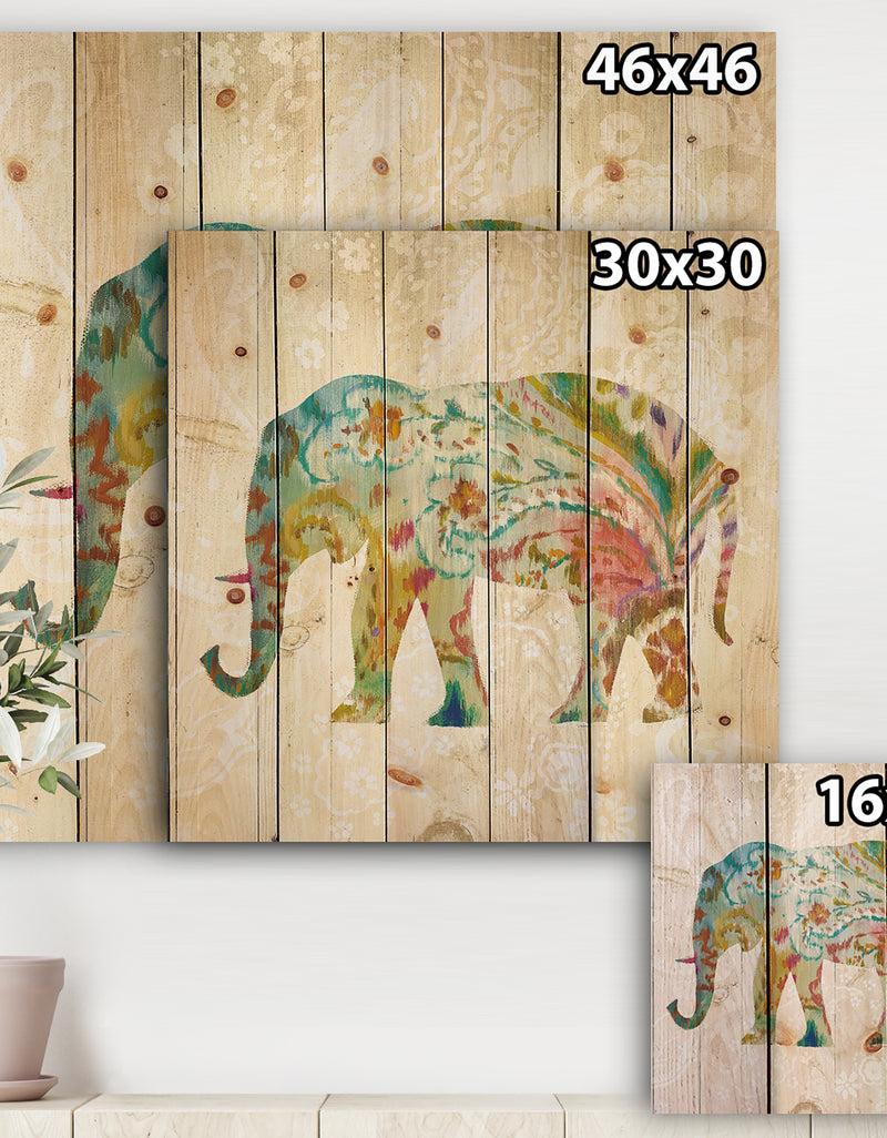 Designq Boho Paisley Elephant II - Bohemian & Eclectic Print On Natural Pine Wood