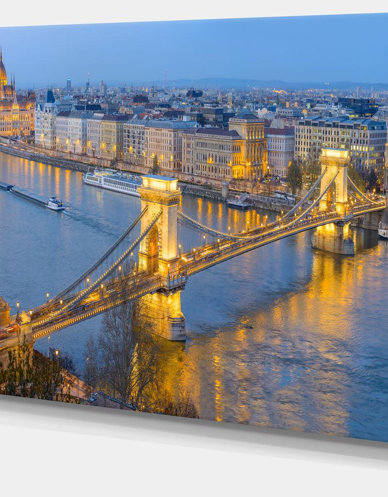 Designq Chain Building And Parliament In Budapest - Cityscape Canvas Print
