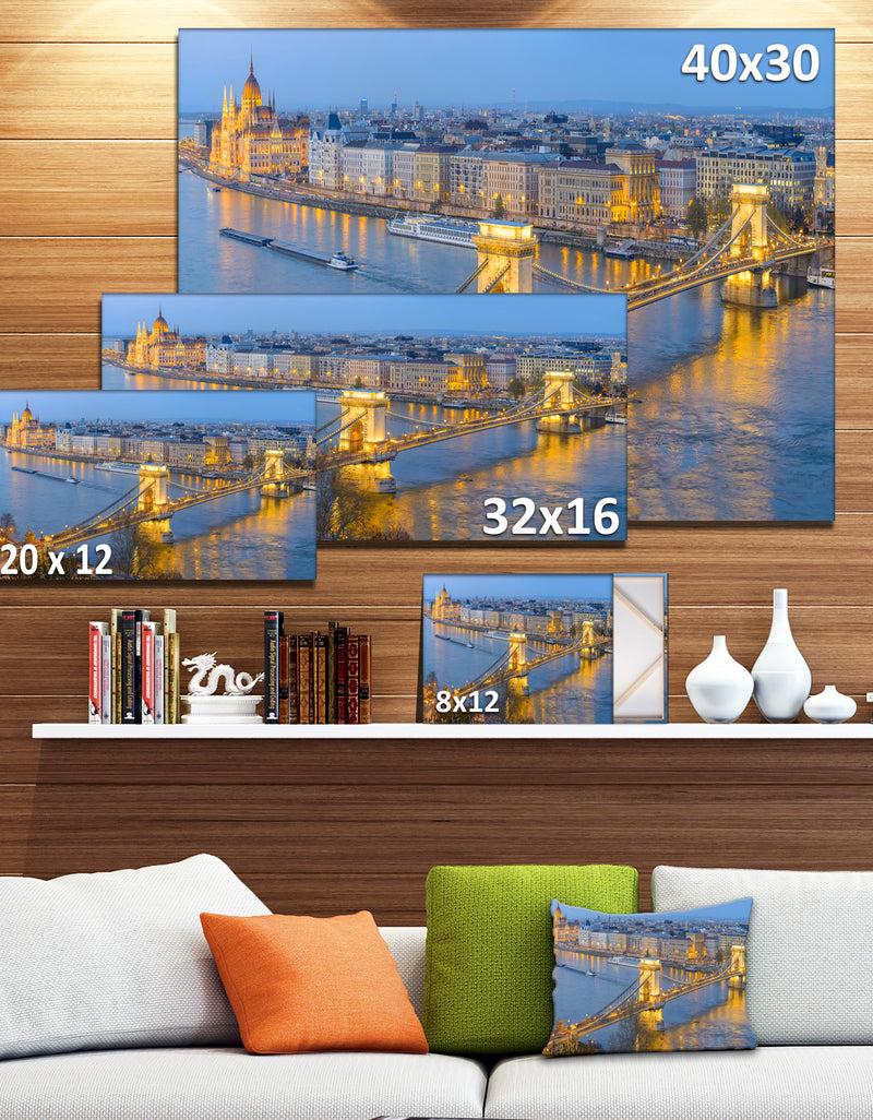 Designq Chain Building And Parliament In Budapest - Cityscape Canvas Print