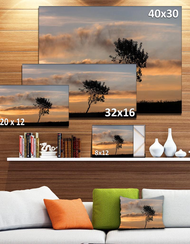 Designq Lonely Tree Silhouette Rightwards - Landscape Art Print Canvas