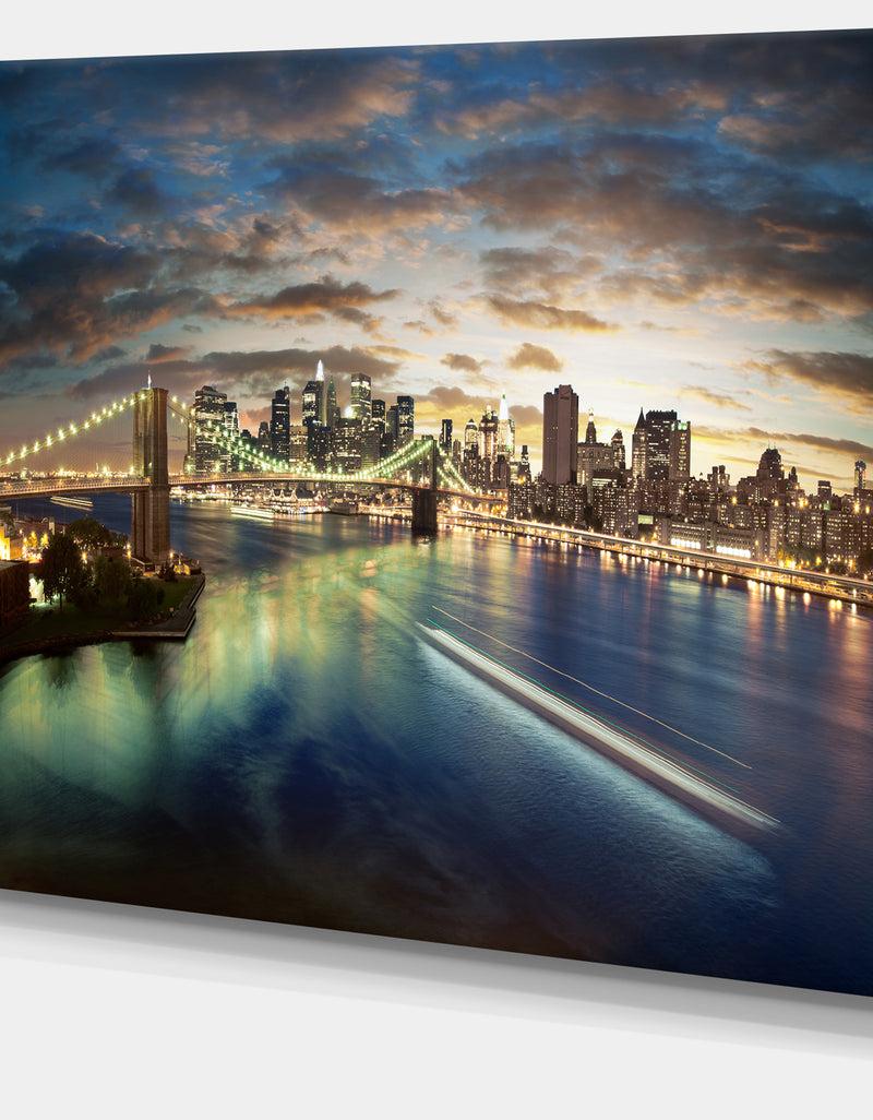 Designq New York Under Cloudy Skies - Cityscape Photo Canvas Print