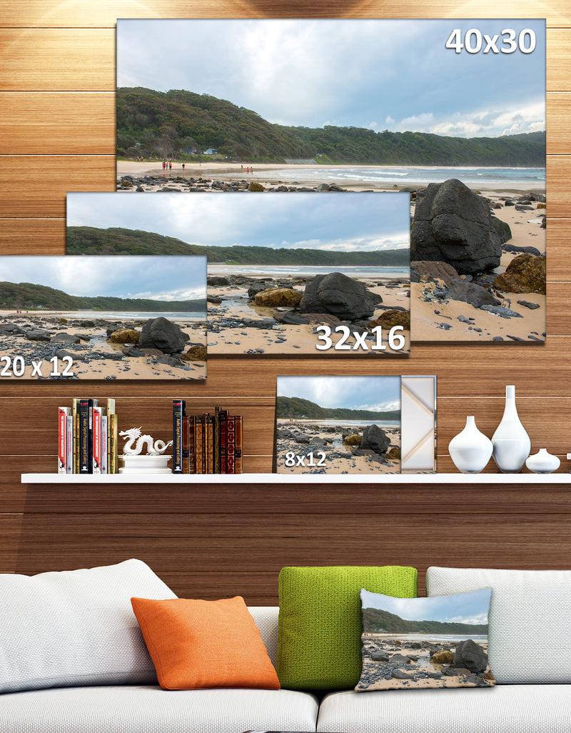 Designq Pretty Beach With Small And Big Rocks - Large Seashore Canvas Print
