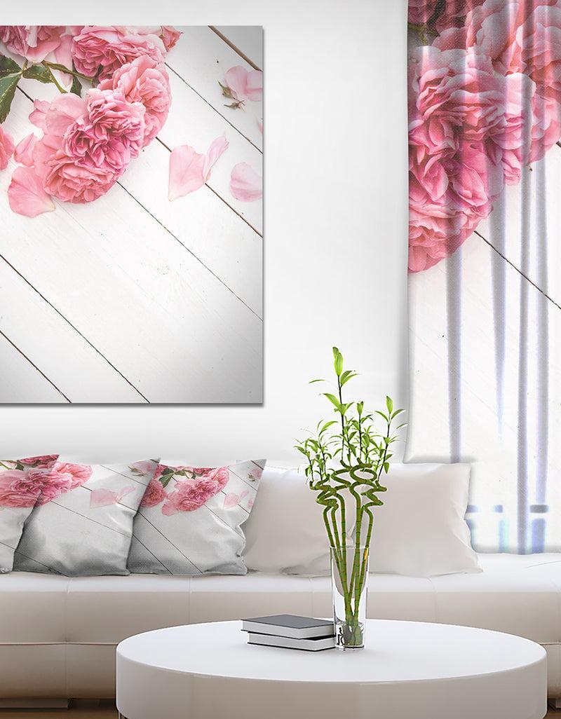 designq Romantic Pink Roses - Floral photography on Wrapped Canvas