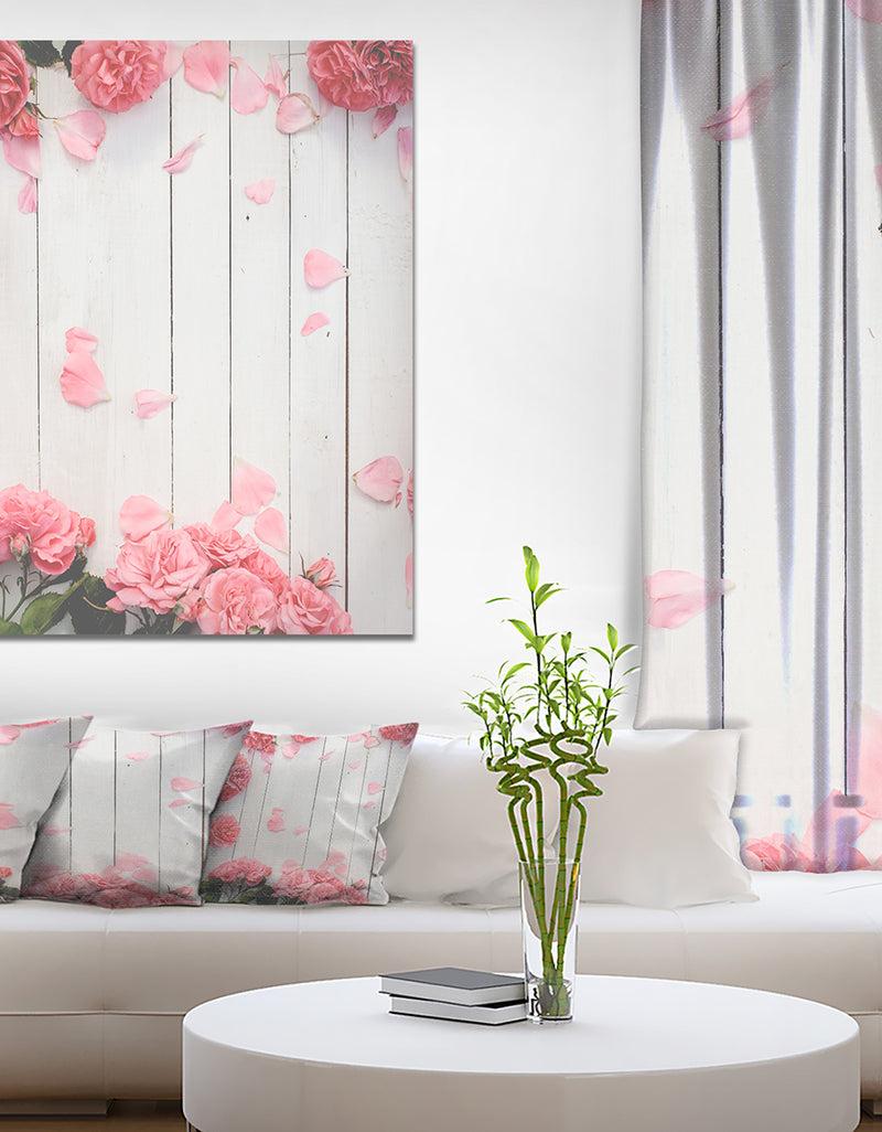 designq Romantic Pink Roses in Boarder Style Pattern - Floral photography on Wrapped Canvas