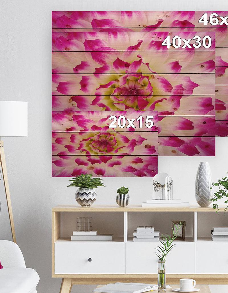 Designq Smooth White Rose Flower Petals - Floral Print On Natural Pine Wood