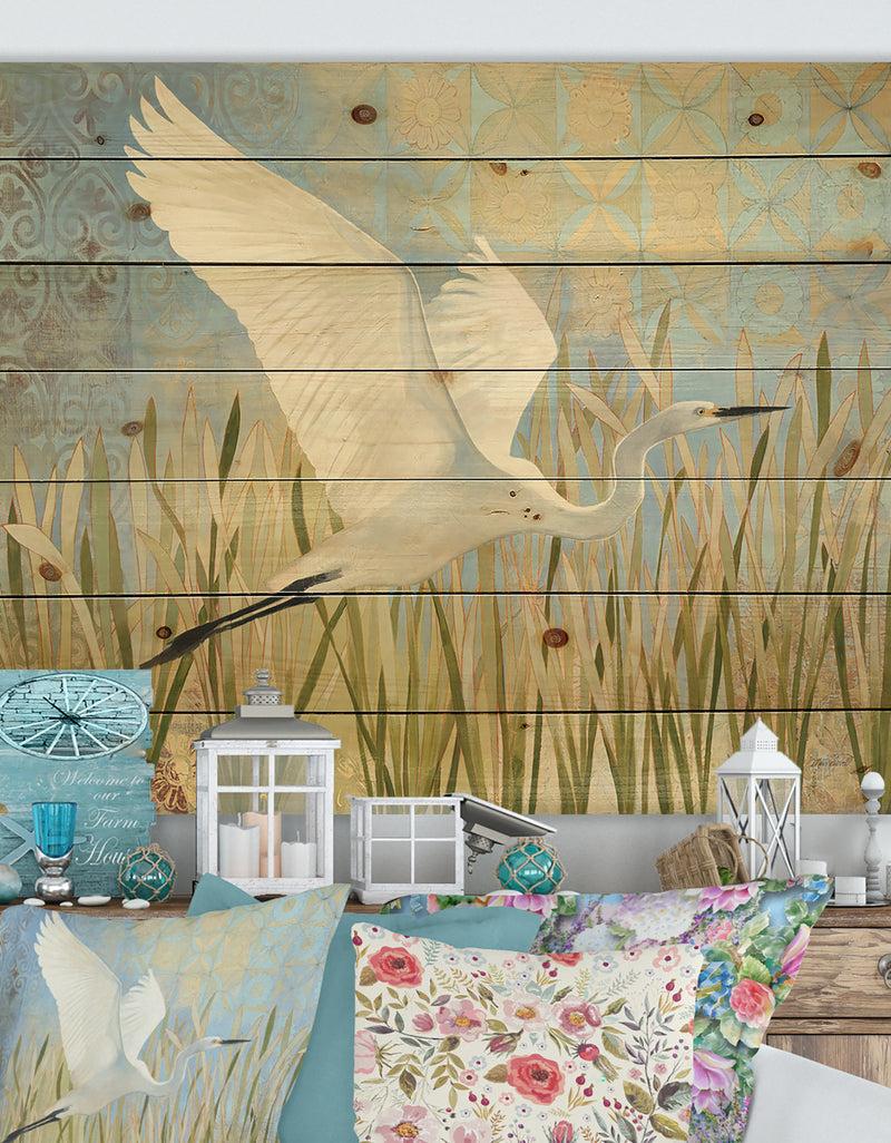 designq Snowy Egret in Flight vII - Farmhouse Print on Natural Pine Wood