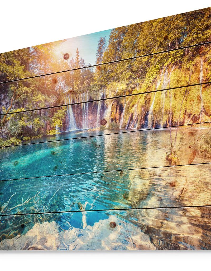 Designq Turquoise Water And Sunny Beams - Landscape Photography Print On Natural Pine Wood