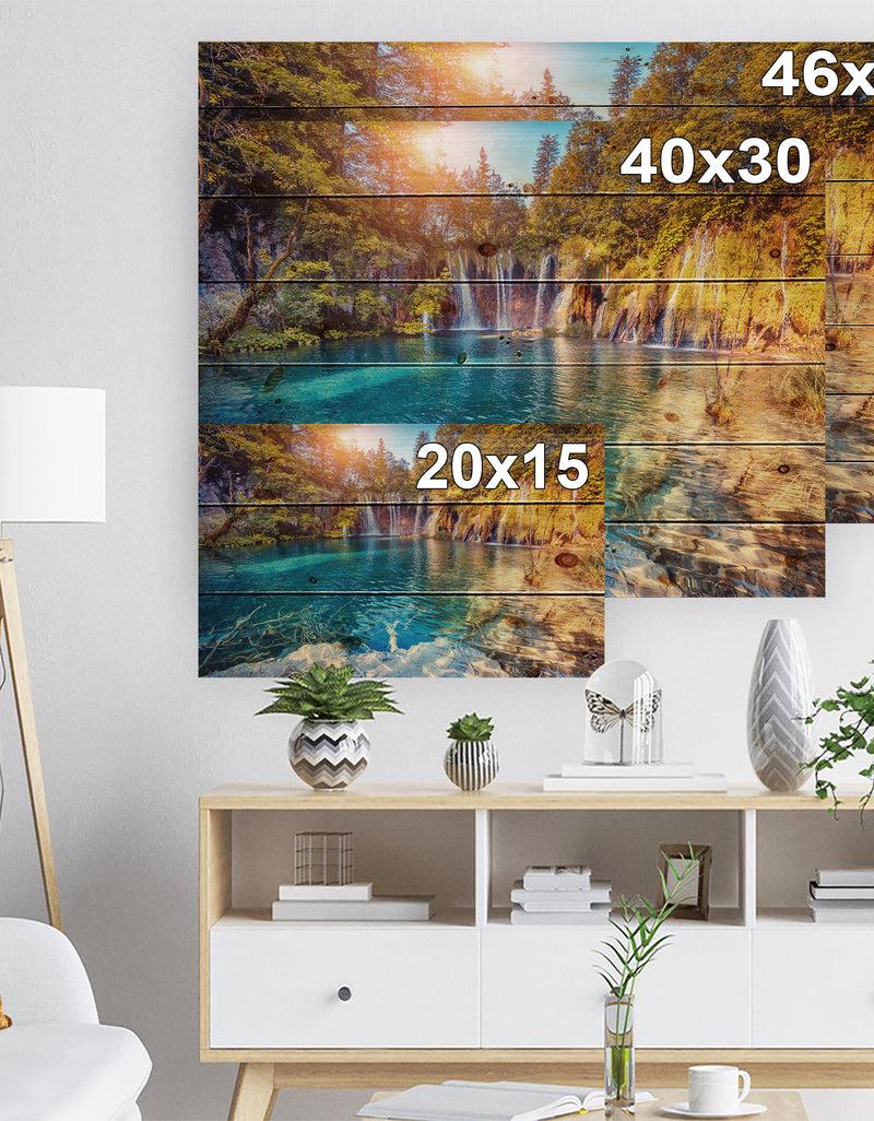 Designq Turquoise Water And Sunny Beams - Landscape Photography Print On Natural Pine Wood