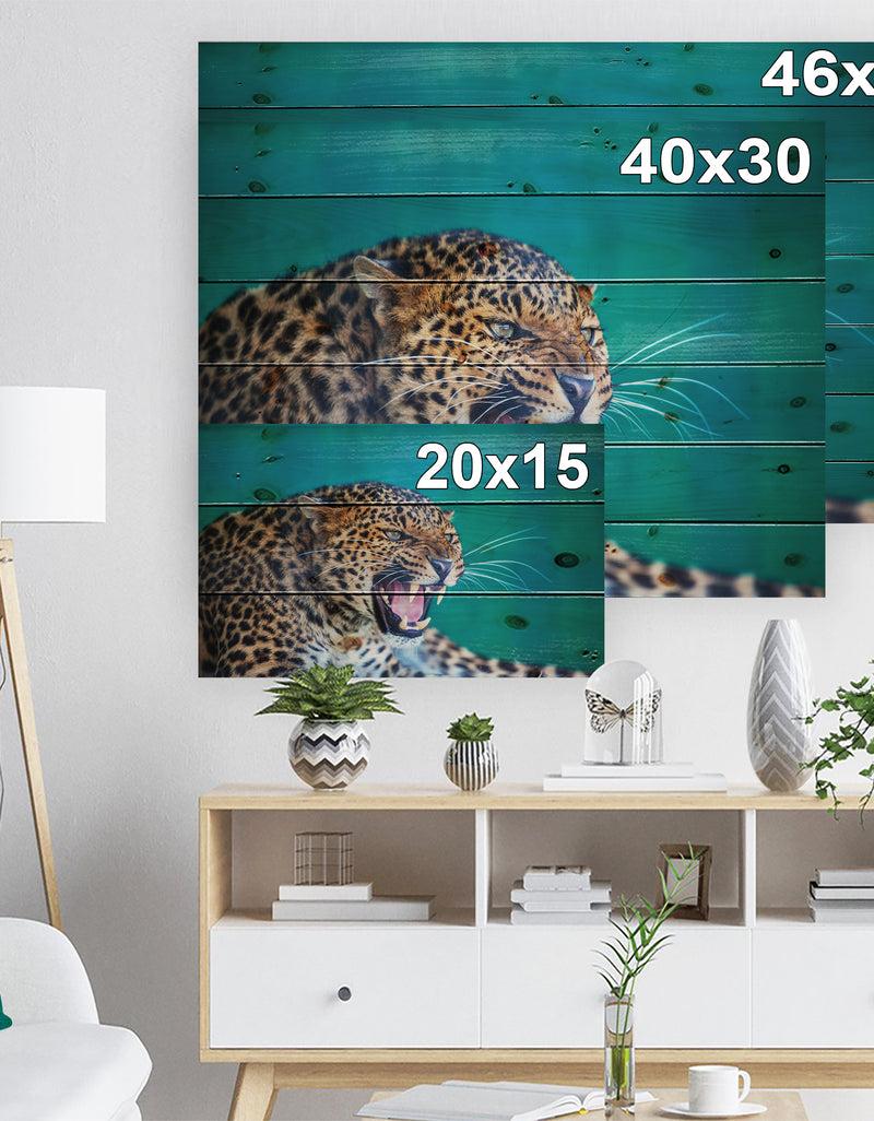 Designq Wild Leopard Close Up View - Abstract Print On Natural Pine Wood