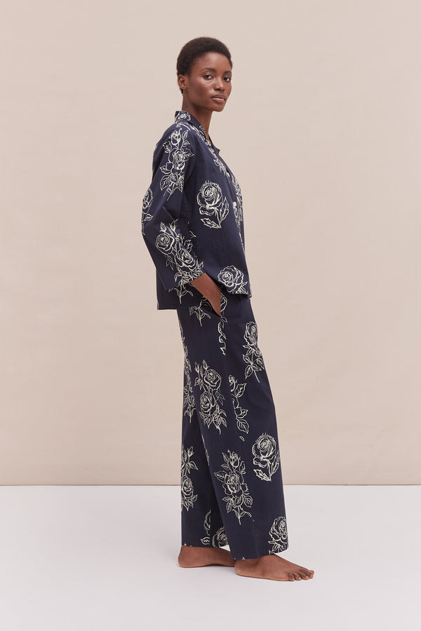 Desmond & Dempsey 402 Long Pyjama Set Posy Navy