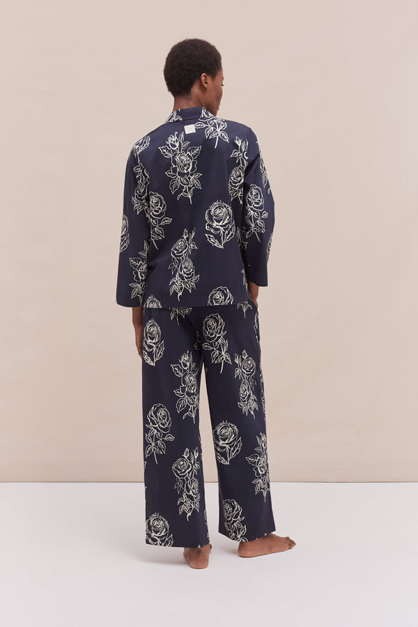 Desmond & Dempsey 402 Long Pyjama Set Posy Navy