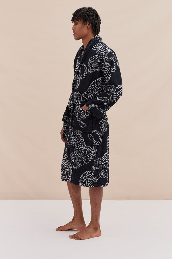 Desmond & Dempsey Unisex Towel Robe Jag Print Black