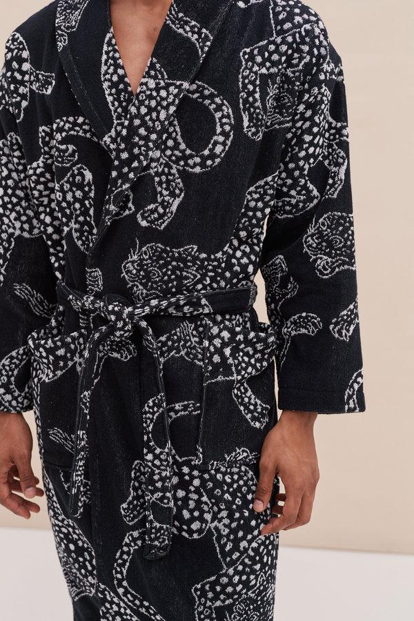 Desmond & Dempsey Unisex Towel Robe Jag Print Black