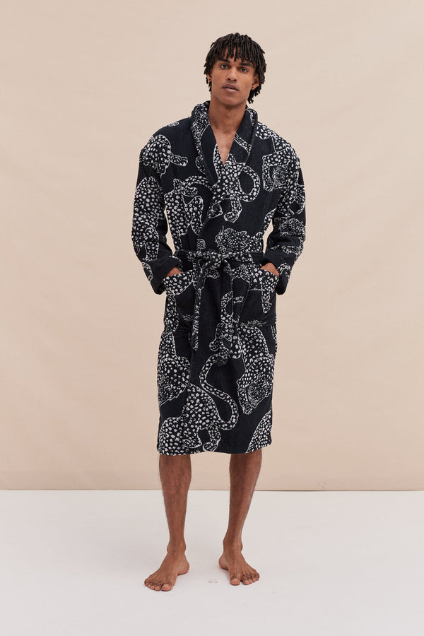 desmond & dempsey Unisex Towel Robe Jag Print Black