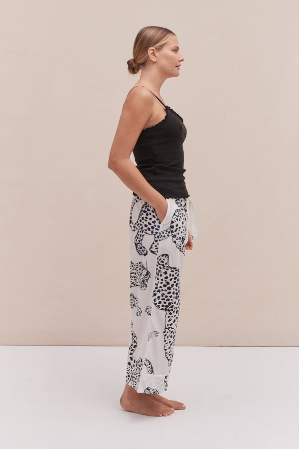 Desmond & Dempsey Soft V Tank Top & Wide Leg Trouser Set Black/The Jag Print Cream