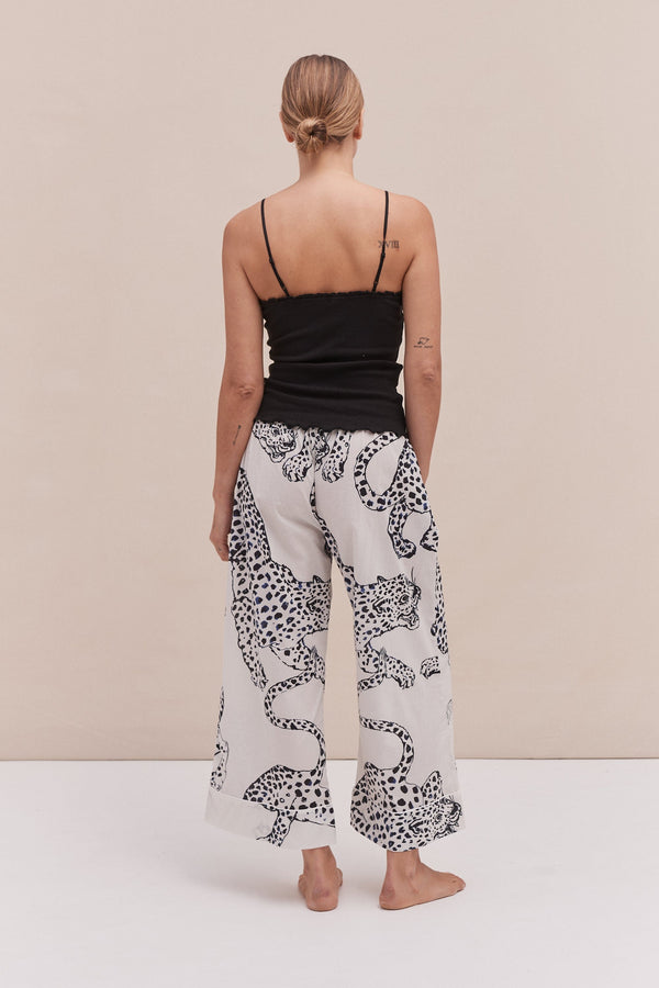 Desmond & Dempsey Soft V Tank Top & Wide Leg Trouser Set Black/The Jag Print Cream