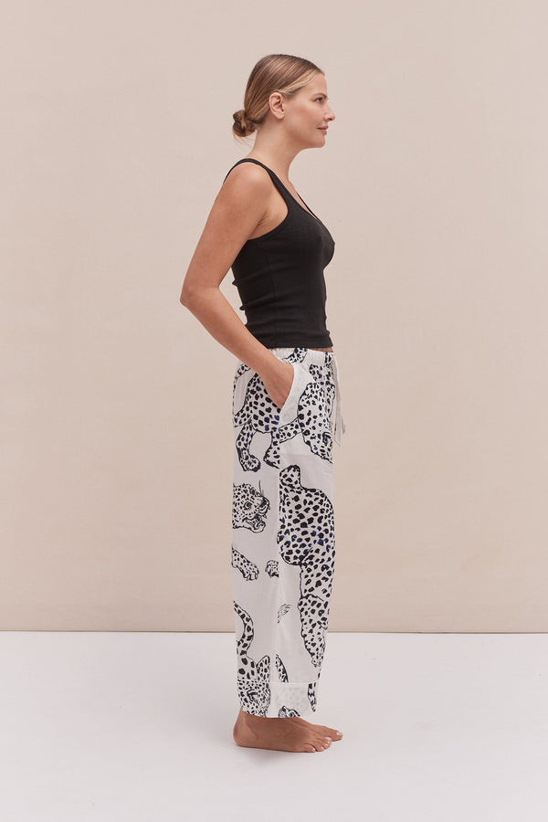 Desmond & Dempsey Tank Top & Wide Leg Trouser Set Black/The Jag Print Cream