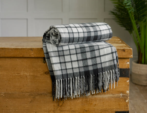 Deyongs Buchanan Tassel Checked Throw