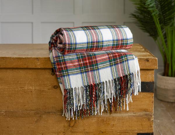 deyongs Stewart Dress Checked Acrylic Throw