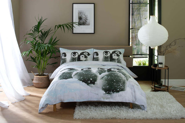 deyongs Penguin Huddle Cotton Duvet Set with Fabric Bag
