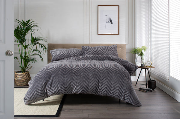 Deyongs Victoria Flannel Fleece Duvet Set With Fabric Bag