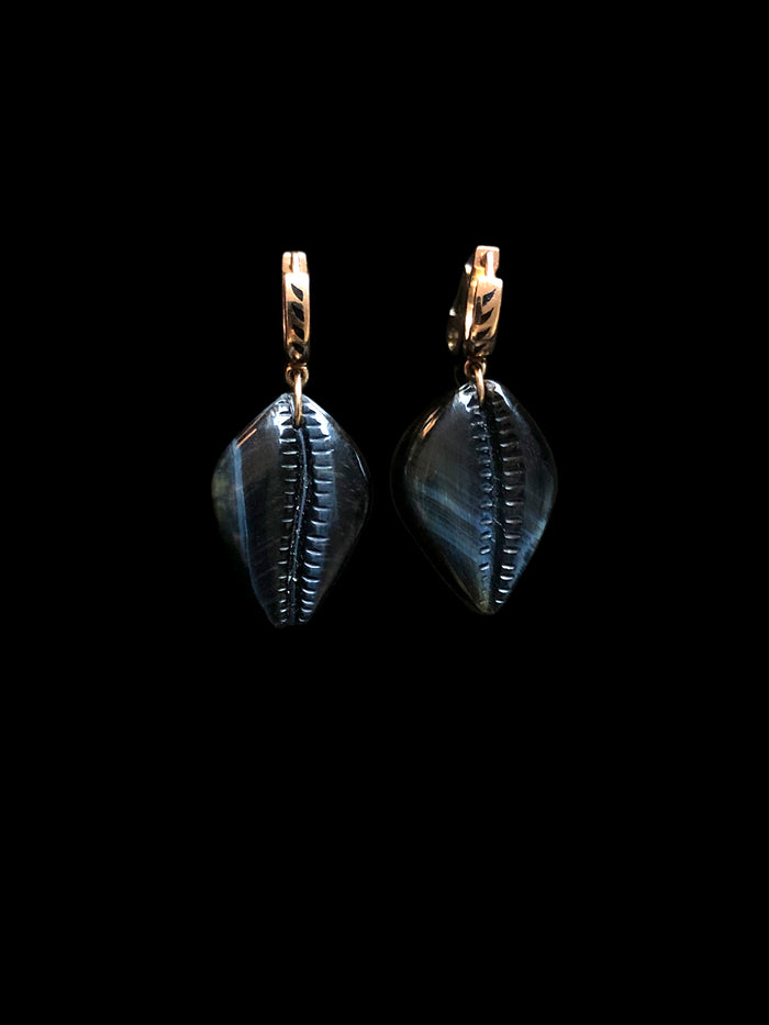 Dezso By Sara Beltran Classic Carved Cowry Earrings