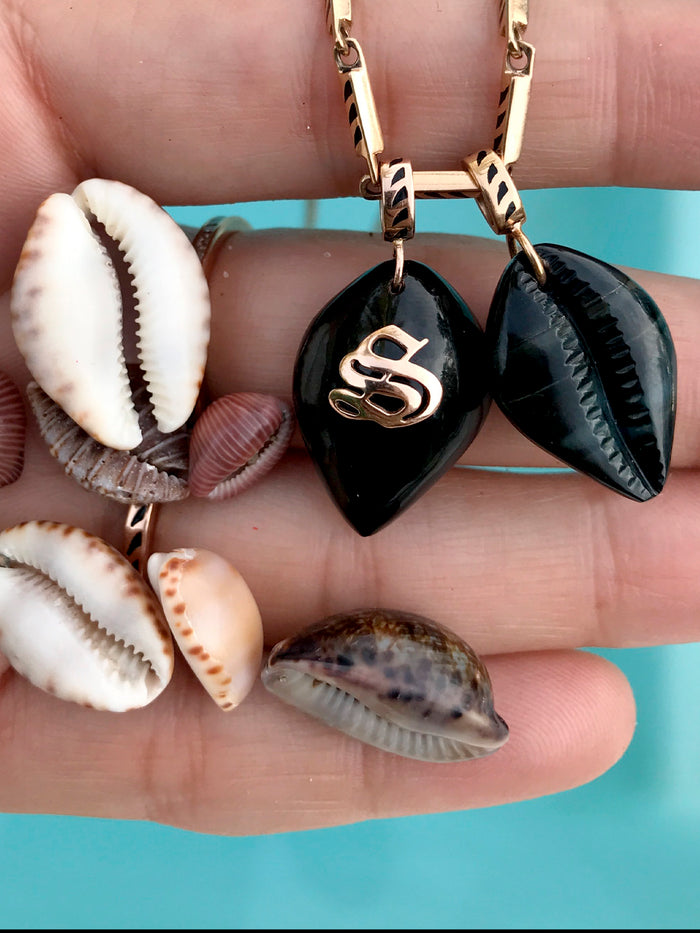Dezso By Sara Beltran Classic Carved Cowry With Gold Initial