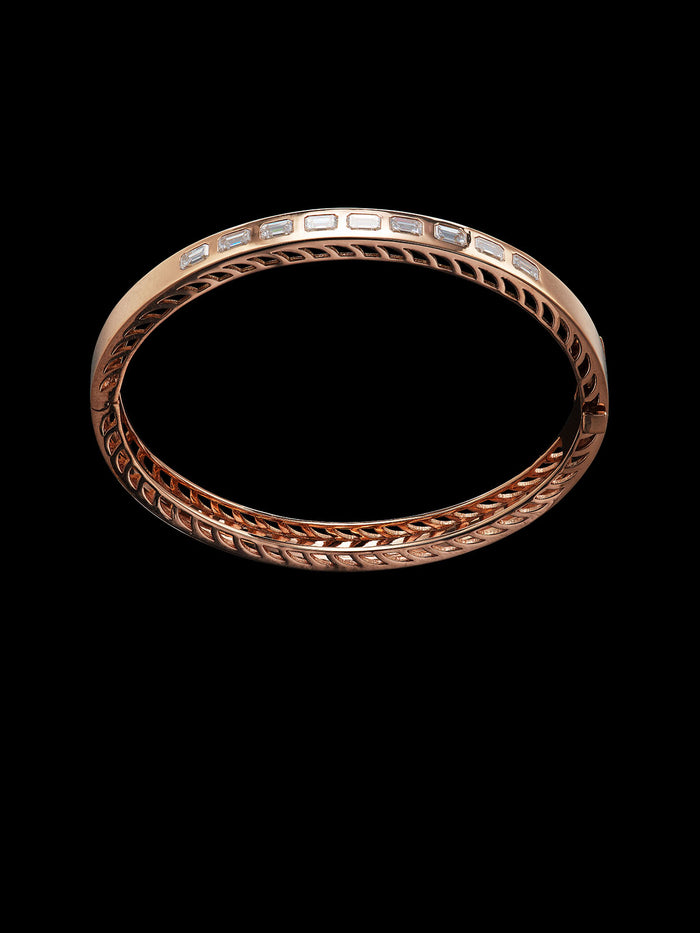 Dezso By Sara Beltran Classic Jali Fin Cuff With Emerald Cut