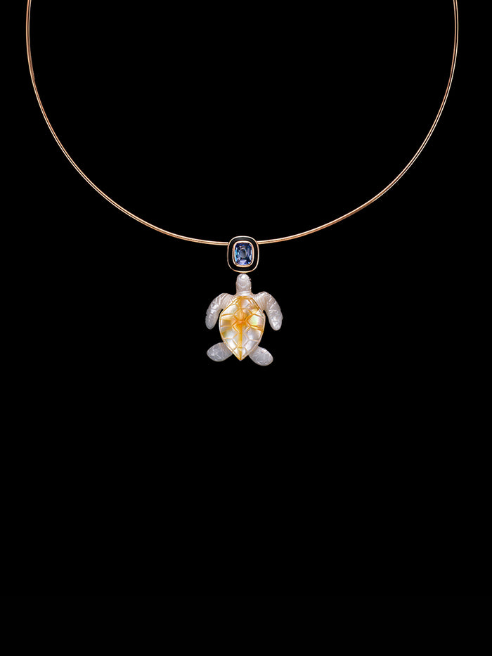 dezso by sara beltran Classic Mother of Pearl Turtle with Sapphire 1