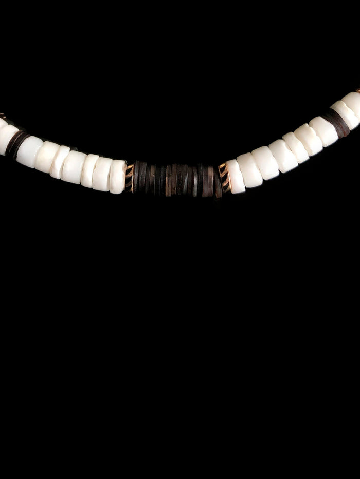 Dezso By Sara Beltran Classic White Shell And Coco Shell Shark Fin Puka 5mm