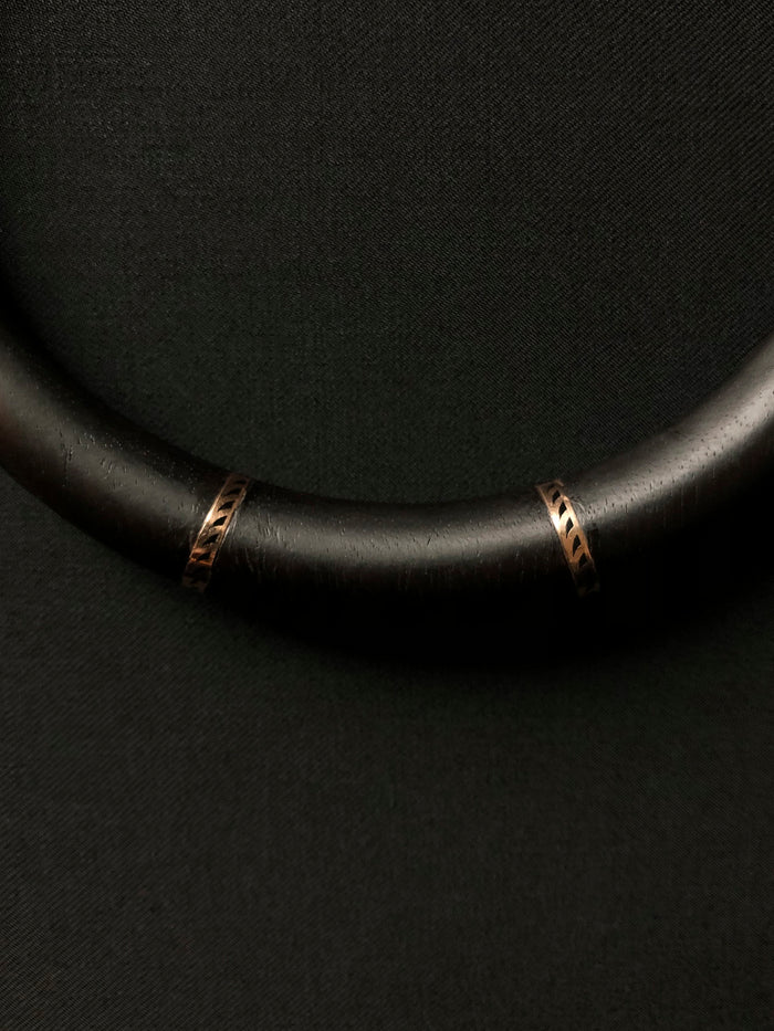 Dezso By Sara Beltran Ebony Wood Choker With Gold