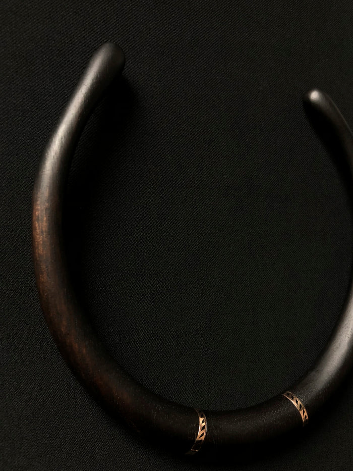 Dezso By Sara Beltran Ebony Wood Choker With Gold