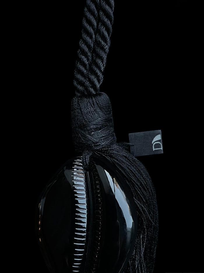 Dezso By Sara Beltran Grande Carved Cowry Tassel