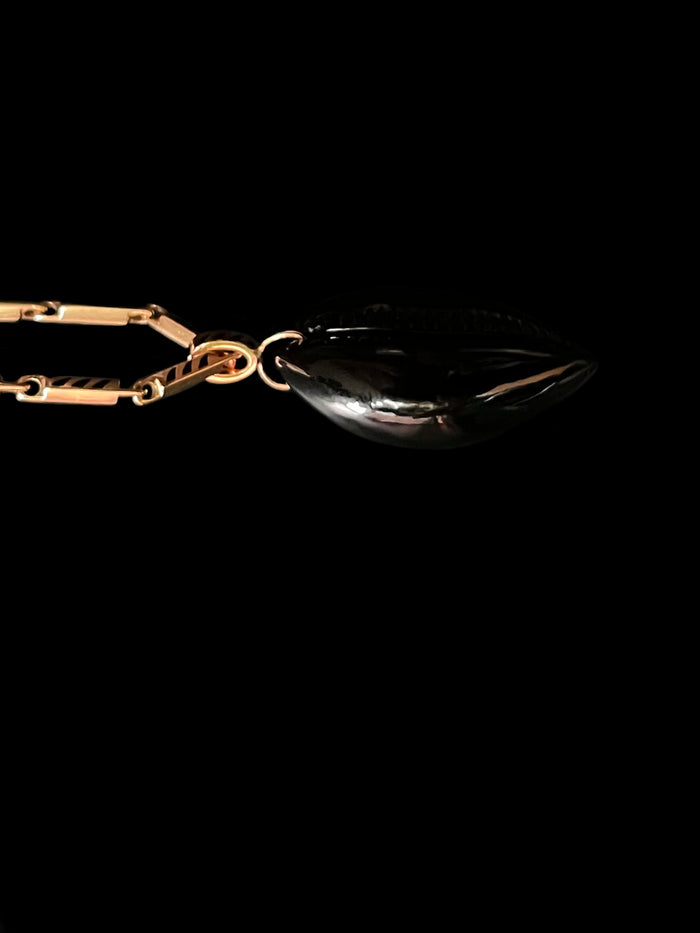 Dezso By Sara Beltran Medio Carved Cowry Charm