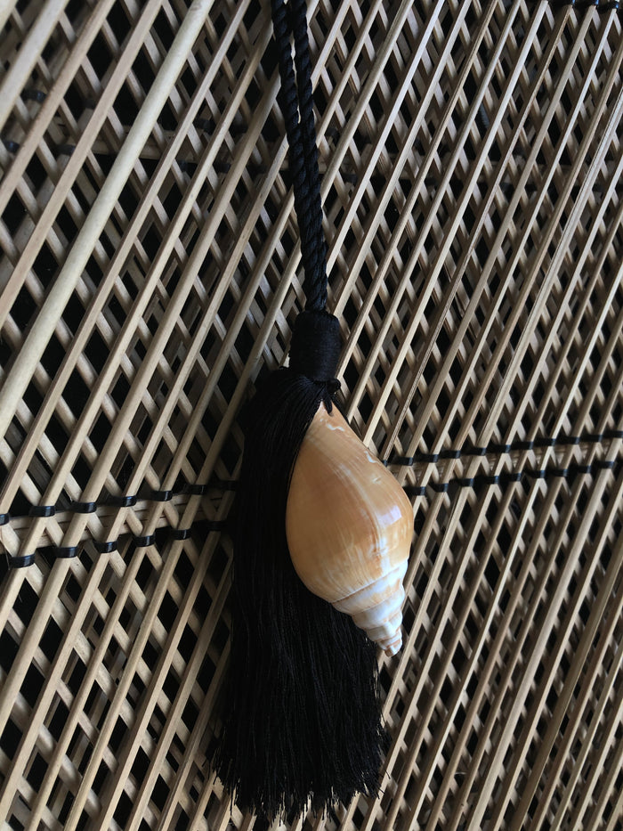 Dezso By Sara Beltran Natural Caracol Shell Tassel