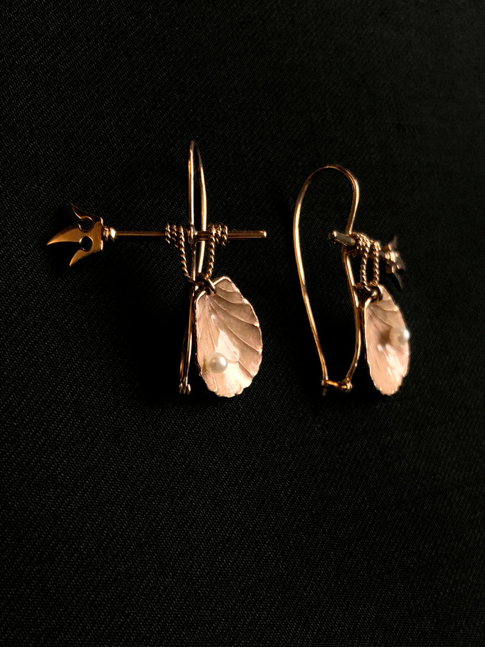 Dezso By Sara Beltran Trident Shell Earrings