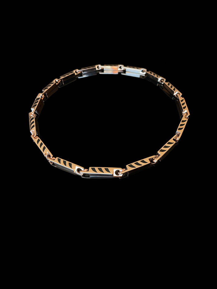 Dezso By Sara Beltran Dopio Deco Chain With Shark Fin Enameling