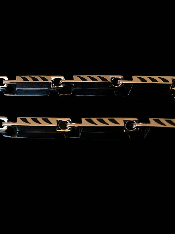 Dezso By Sara Beltran Dopio Deco Chain With Shark Fin Enameling