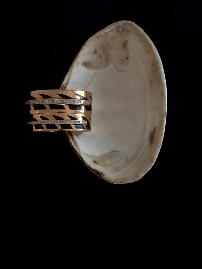 Dezso By Sara Beltran Grande Deco Shark Fin Cuff With Diamonds