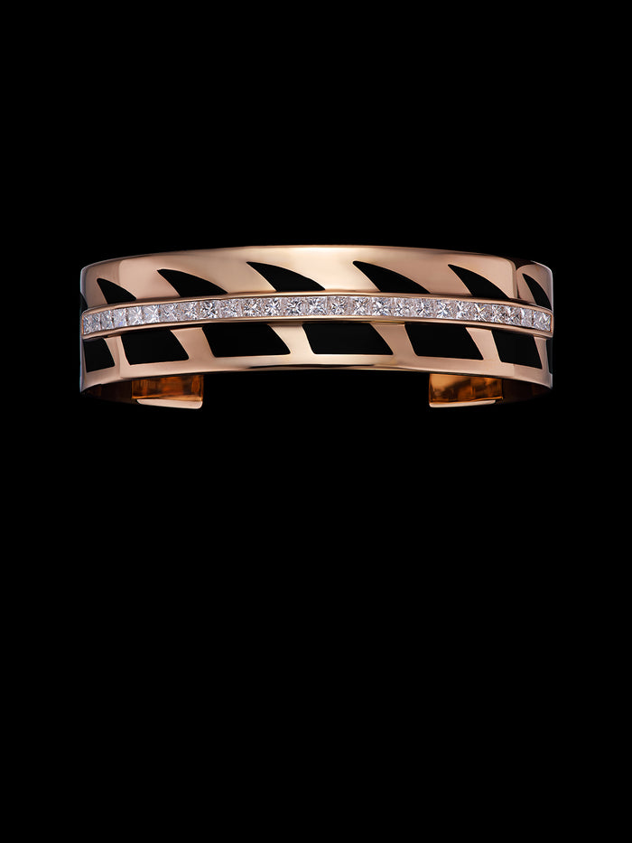 dezso by sara beltran Medio Deco Shark Fin Cuff with Diamonds