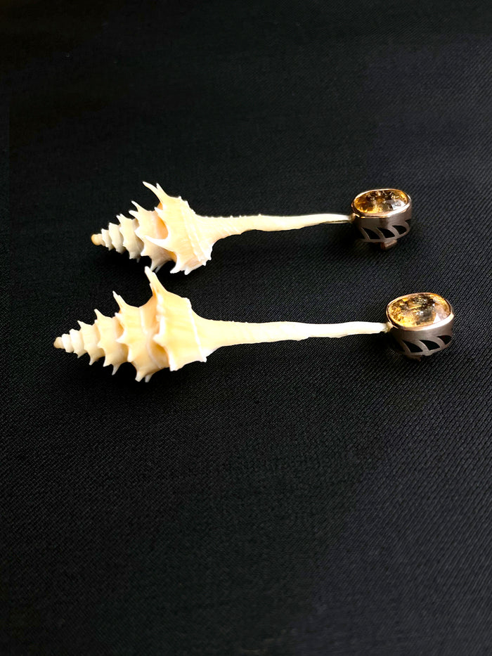 Dezso By Sara Beltran Natural Long Shell Earrings With Garnets