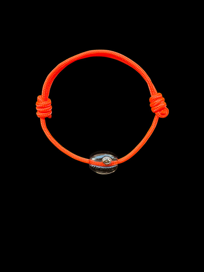 dezso by sara beltran Petite Cowry Bead with Garnet Surf Cord Anklet