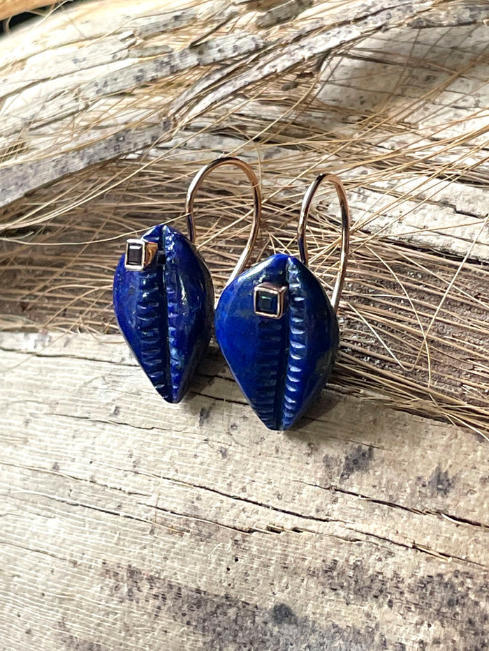 Dezso By Sara Beltran Tiny Lapiz Cowry Earrings With Sapphires