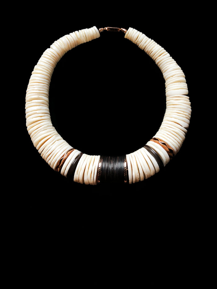 dezso by sara beltran White and Coco Shell Puka 25 mm