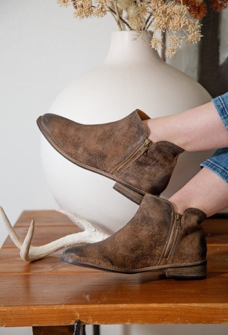 Diba Citrus Sweet Brown Suede